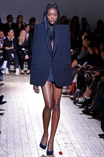 Look 14